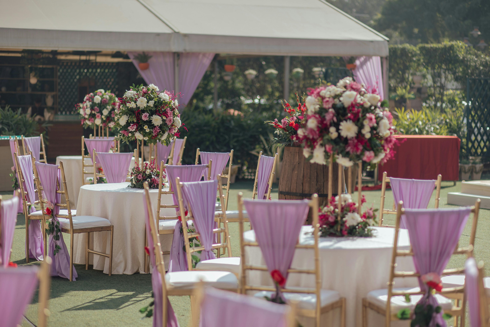 Elegant wedding reception table setting